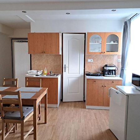 Nefelejcs Vendeghaz Hotel Балатонкенесе Екстериор снимка