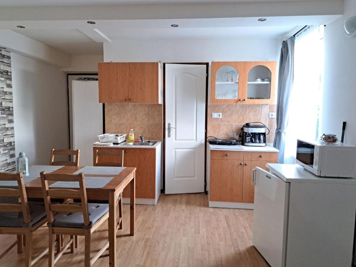 Nefelejcs Vendeghaz Hotel Балатонкенесе Екстериор снимка